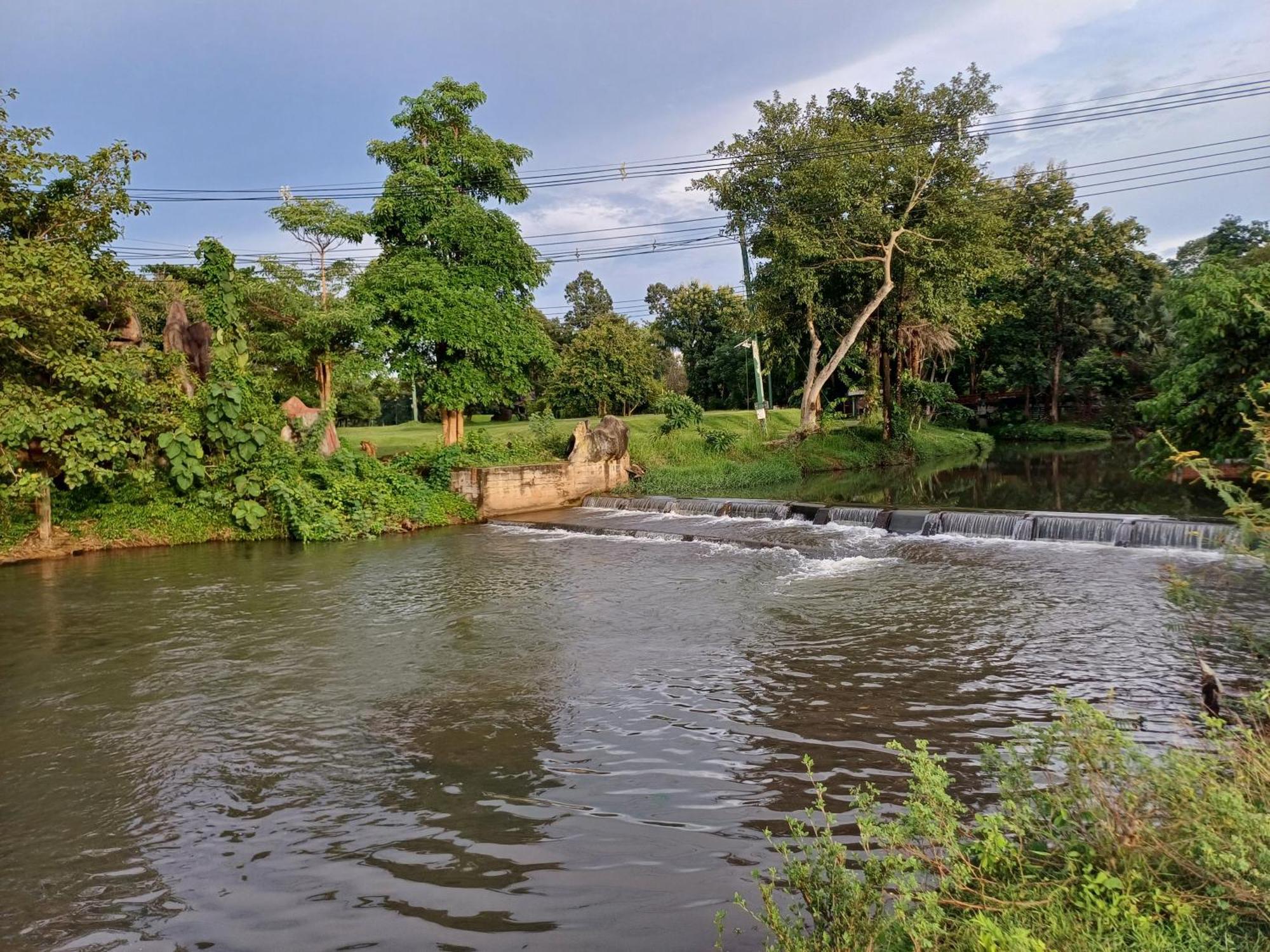 Erawan Guesthouse ปากเซ ภายนอก รูปภาพ